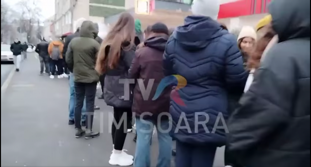 Clătite gratis în Timișoara. Sute de oameni au stat la coadă
