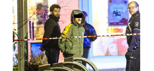 El este sirianul de 15 ani care l-a înjunghiat de mai multe ori în spate pe Laurențiu, ca să se răzbune pe românul de 18 ani