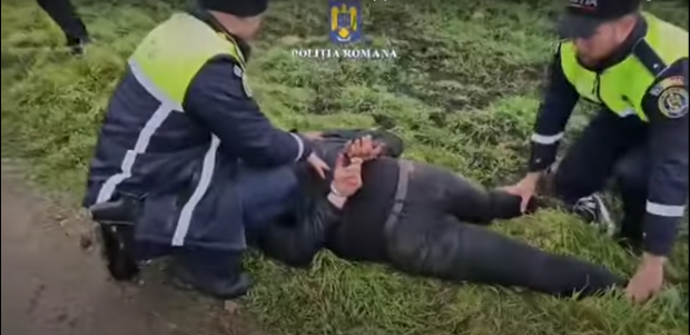 Un bărbat din județul Galați, care furase o mașină dintr-o parcare, oprit de poliţişti cu sistemul Spike