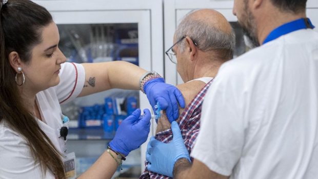 Stare de alertă epidemiologică în România. Măsuri pentru prevenirea îmbolnăvirii cu gripă. Epidemiolog: „Gripa poate acționa ca un ucigaș ascuns” | Interviu