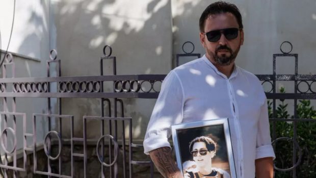 Valentin Olariu, tatăl unuia dintre tinerii uciși de Vlad Pascu, distrus după decizia magistraților: „Justiția și-a bătut joc de noi!” Ce i-a promis fiului său, înainte să-l înmormânteze