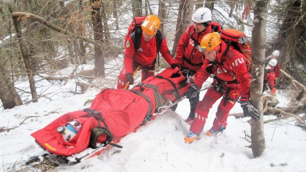 190 de oameni, salvați de pe munte, 140 duși la spital, 187 de apeluri pentru intervenție de urgență în 24 de ore, record la Dispeceratul Naţional Salvamont