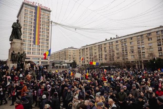 Proteste la Iași de Ziua Unirii: Oficialitățile, primite cu huiduieli