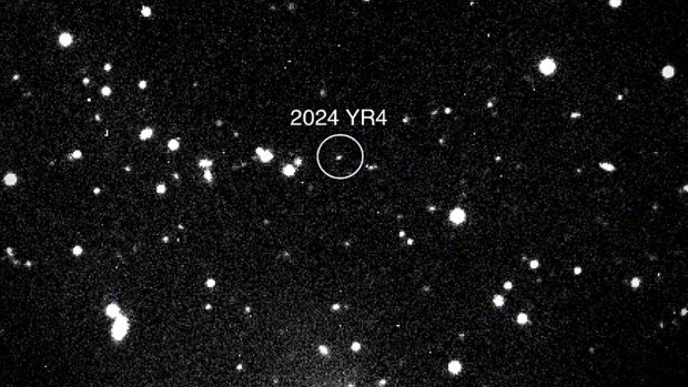 Astronomii supraveghează un mic asteroid botezat 2024 YR4, care ar putea lovi Pământul înainte de Crăciun, în 2032