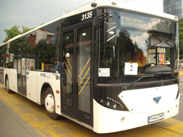 Compania locală de transport din Ploiești, dată pe mâna poliției pentru numărul de kilometri facturați la autobuze
