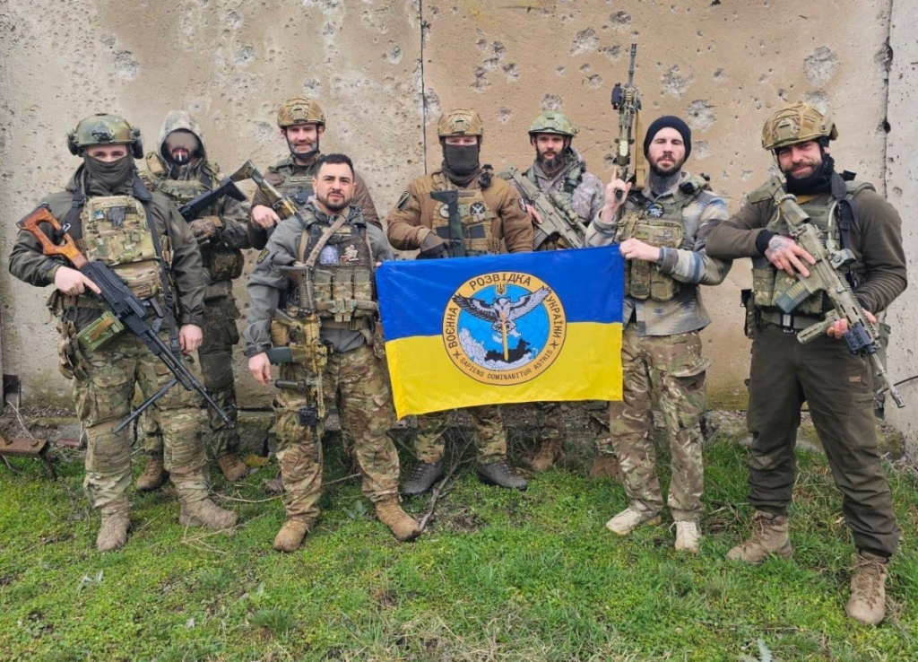 Povestea britanicului care a luptat pentru Ucraina. „M-am târât în tranșeea inamicului în toiul nopții… apoi s-a dezlănțuit iadul”