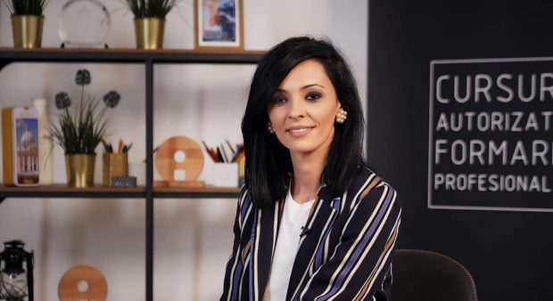 Boala de care suferă Cosmina Păsărin. De ce poartă mereu un batic pe cap. „Nu ştie nimeni despre asta şi nici nu-mi place să vorbesc despre suferinţa mea”