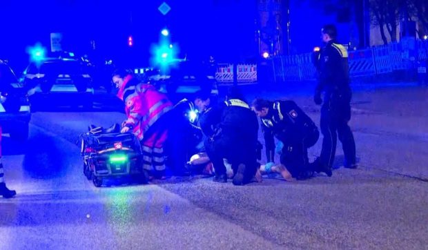 Un șofer gol pușcă a coborât de la volan după un accident și l-a înjunghiat pe celălalt conducător auto implicat, pe o șosea din Germania