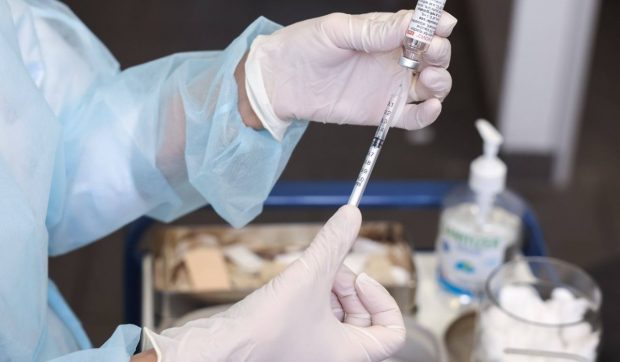 Administrația Trump pariază 500 de milioane de dolari pe vaccinuri universale și taie finanțarea pentru vaccinurile împotriva Covid-19