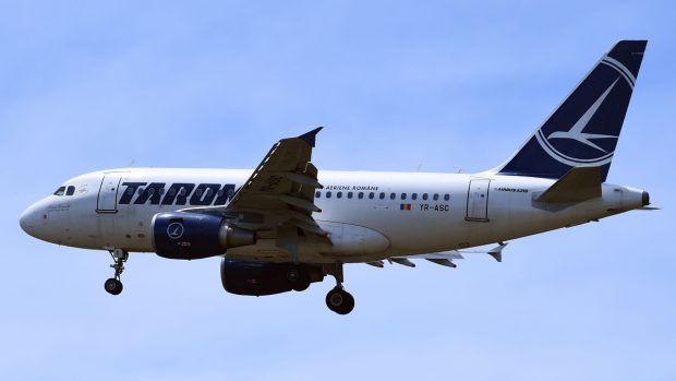Un zbor TAROM va fi anulat din cauza grevei controlorilor de trafic aerian. Ce trebuie să facă pasagerii afectați