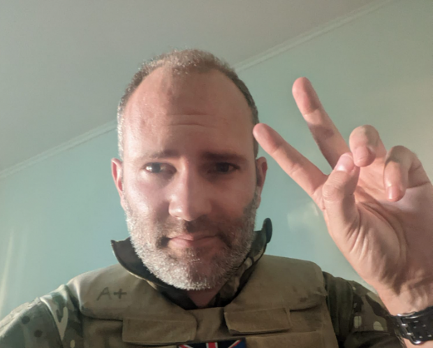 Povestea britanicului care a luptat pentru Ucraina. „M-am târât în tranșeea inamicului în toiul nopții… apoi s-a dezlănțuit iadul”