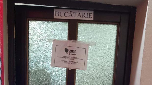 Descoperirile ANPC la restaurantul din Reghin care a băgat zeci de persoane în spital: 50 de kilograme de preparate expirate și o bucătărie insalubră