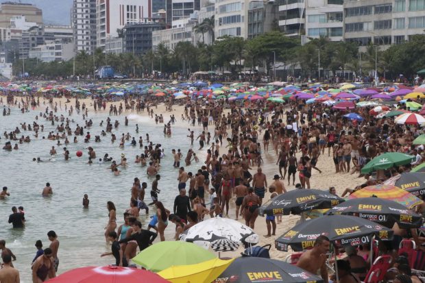 Căldură insuportabilă la Rio de Janeiro, înaintea celebrului carnaval. Temperaturile depășesc 40 de grade Celsius