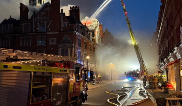 Un hotel de lux din Londra a ars de Ziua Îndrăgostiților. Acesta era frecventat de celebrități de la Hollywood I VIDEO 