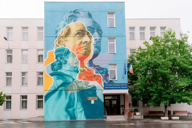 Profesoară la Colegiul German Goethe, acuzată că cere „taxă de protecție” sub formă de meditații. Primul verdict al judecătorilor