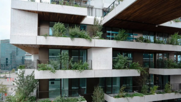 Cerșetori români care dorm în apartamente de lux încă nefinisate, coșmarul locatarilor unui bloc nou din orașul olandez Utrecht