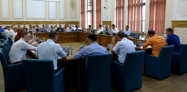 Aberație juridică a Consiliului Local Timișoara, penalizată de judecători. Standardul național, repus în drepturi: amenzile pot fi plătite la jumătate din minimumul prevăzut de lege