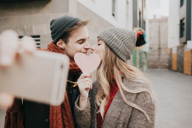 Orașele din străinătate unde români merg de Valentine’s Day. Câți bani au plătit pe biletele de avion