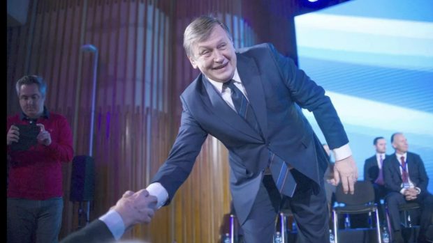 Crin Antonescu a tranșat duelul Trump-Zelenski: „România a sprijinit Ucraina, dar SUA sunt partenerul nostru. Încă un an de război e prea mult”