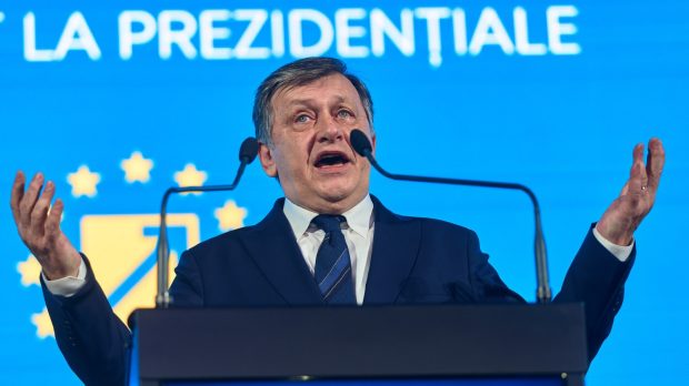 Crin Antonescu cere convocarea CSAT după afirmațiile lui Cristian Diaconescu despre Rusia și SUA: „O țară nu se apără cu mâinile-n sân”