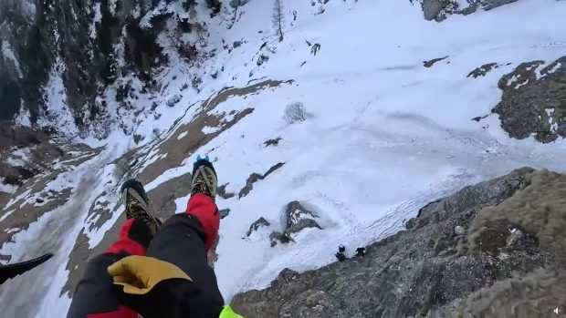 Cum au fost salvați după o luptă contracronometru trei turişti străini panicați, blocaţi într-o zonă abruptă din Munţii Bucegi | VIDEO
