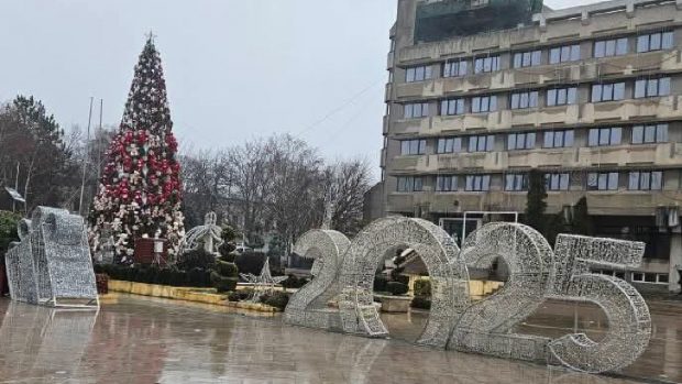 Crăciun prelungit la Brăila: Decorațiunile de la sărbători încă strălucesc în februarie