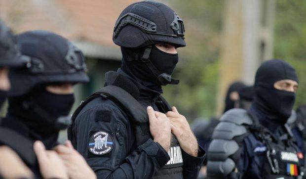 Jandarm de la Brigada Specială de Intervenţie, împuşcat accidental în cap de un coleg