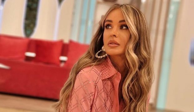 Imagini cu Diana Munteanu în costum de baie prin zăpadă. Cum s-a filmat vedeta: „Aștept vara”