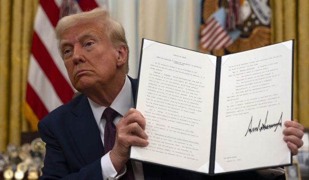 UE merge mai departe cu aplicarea legii privind inteligența artificială, în ciuda avertismentelor lui Donald Trump