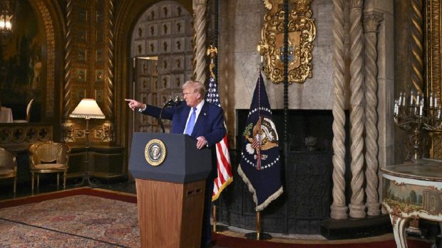 Donald Trump a dat vina pe Volodimir Zelenski pentru războiul din Ucraina: „Nu trebuia să-l începi, trebuia să faci o înțelegere”