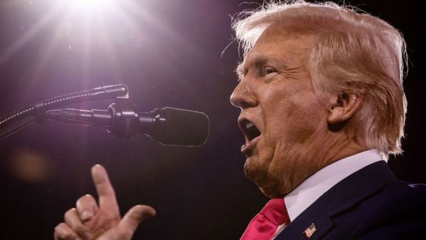 Donald Trump confirmă că nu mai vrea să apere membrii NATO care „nu plătesc”