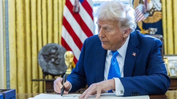 Donald Trump respinge paiele de hârtie în SUA: „Înapoi la plastic!”