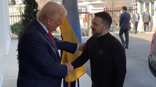 Volodimir Zelenski, luat peste picior de Donald Trump: „Este îmbrăcat elegant astăzi”