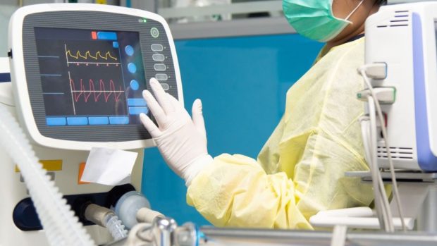 Dispozitive medicale care monitorizeză funcțiile vitale, în pericol de atac cibernetic: „Se poate pune în pericol sănătatea sau chiar viaţa pacientului”