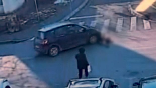 Femeie de 86 de ani din Galați, lovită pe trecerea de pietoni de o maşină care mergea cu spatele