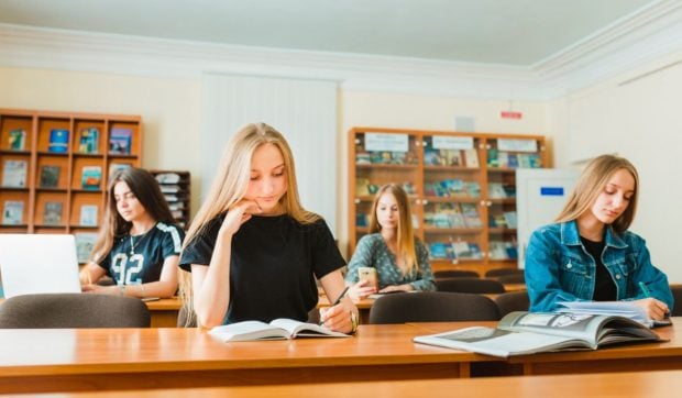 Istoria Românilor va deveni o materie separată pentru elevii de liceu. Ce alte schimbări apar în anul școlar 2025-2026