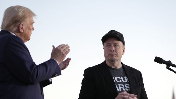Trump spune că Musk nu poate şi nu va face nimic fără aprobarea sa. El afirmă însă, în mod fals, că USAID a finanțat „prezervative pentru Hamas” în valoare de 100 de milioane de dolari