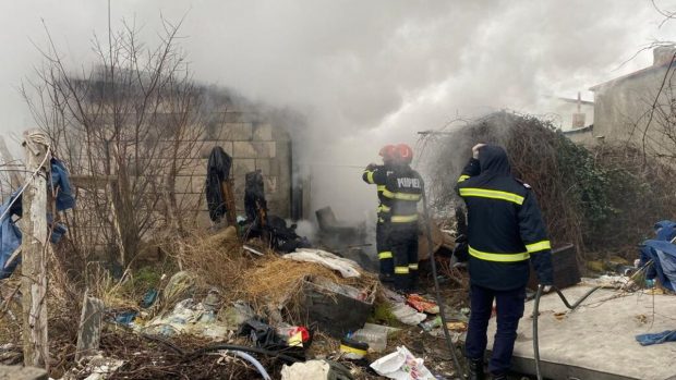 O femeie din Brăila a murit într-un incendiu. Victima nu a mai putut să iasă din casa în flăcări