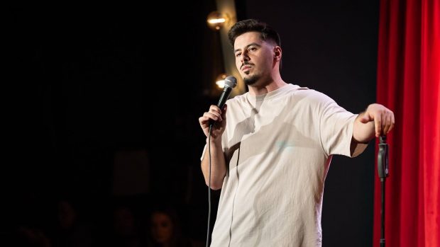 De la polițist la comediant. Florentin Păune, câștigătorul iUmor: „De regulă, îți ia 5 ani să îți găsești vocea în comedie”