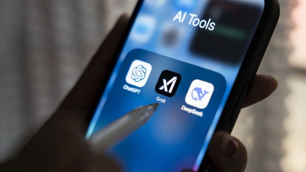 Fostul CEO Google avertizează că inteligența artificială ar putea fi folosită de teroriști: „Riscul extrem”