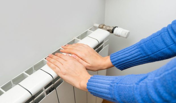 Cum poți să menții căldura în casă în zilele geroase, fără să consumi curent