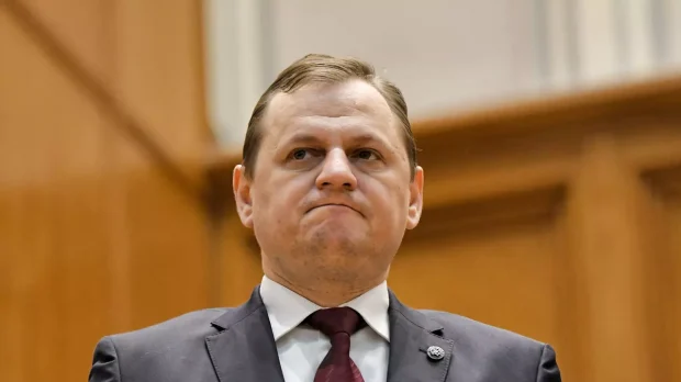 USR insistă cu demiterea lui Gabriel Vlase de la șefia SIE. Apel la Ilie Bolojan: „În plină criză de securitate, Vlase mergea la curse de Formula 1”