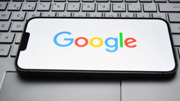 Cum colaborează Google cu regimurile autoritare pentru a cenzura conținutul considerat „nefavorabil”