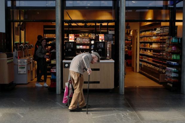 Europenii au o speranță de viață mai mică decât acum câțiva ani. De ce elvețienii trăiesc cel mai mult