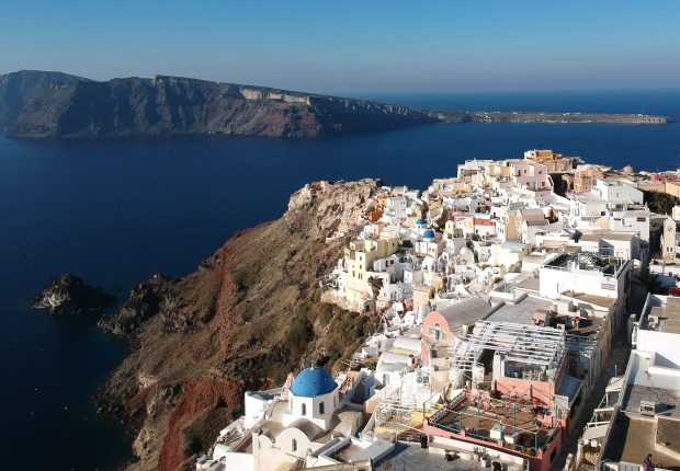 Școlile din insula Santorini au fost închise de teama unui cutremur major care ar urma să lovească