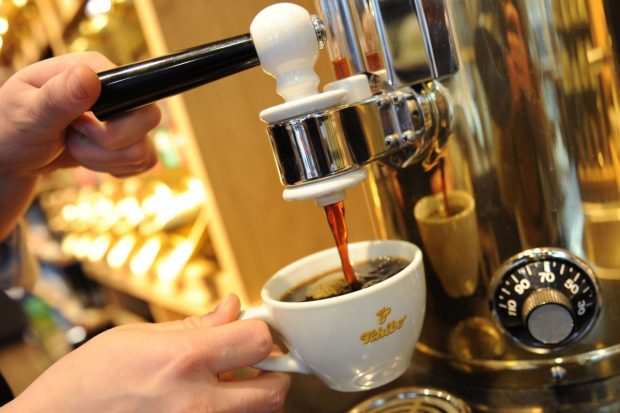 Beneficiile și riscurile consumului de cafea. Ce spun studiile recente