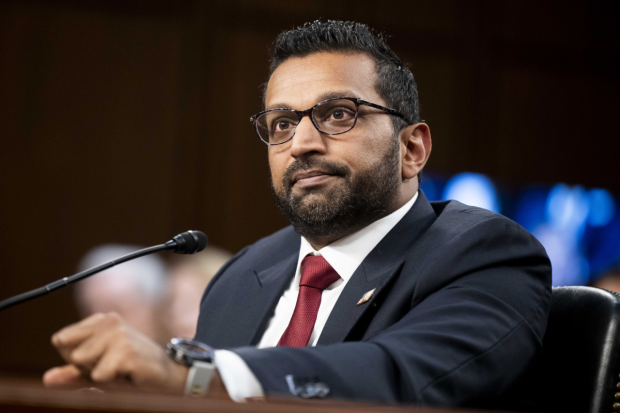 Șeful FBI se gândește să aducă antrenori din UFC care să-i învețe pe agenți arte marțiale