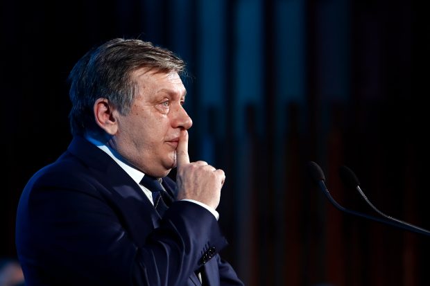 Crin Antonescu îi ironizează pe Ponta și Simion cerând CCR să îi valideze candidatura lui Georgescu. „E mai plăcut să ai de-a face cu originalul”