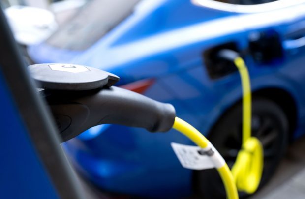 Cât de repede se degradează bateria mașinilor electrice? Raportul care stârnește îngrijorare