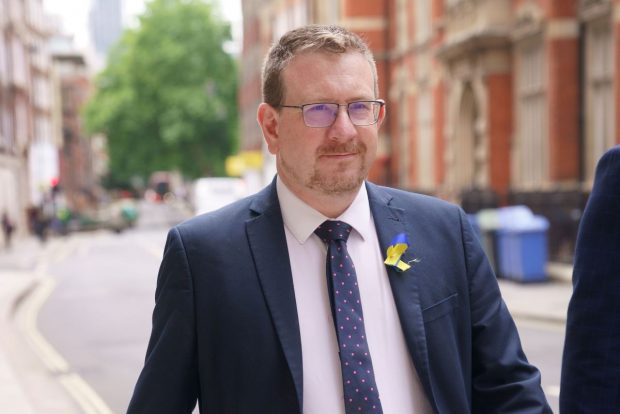 Un ministru britanic a sugerat că un pensionar ar trebui să moară după ce s-a plâns de coșurile de gunoi. Scandalul mesajelor de pe WhatsApp cutremură Partidul Laburist